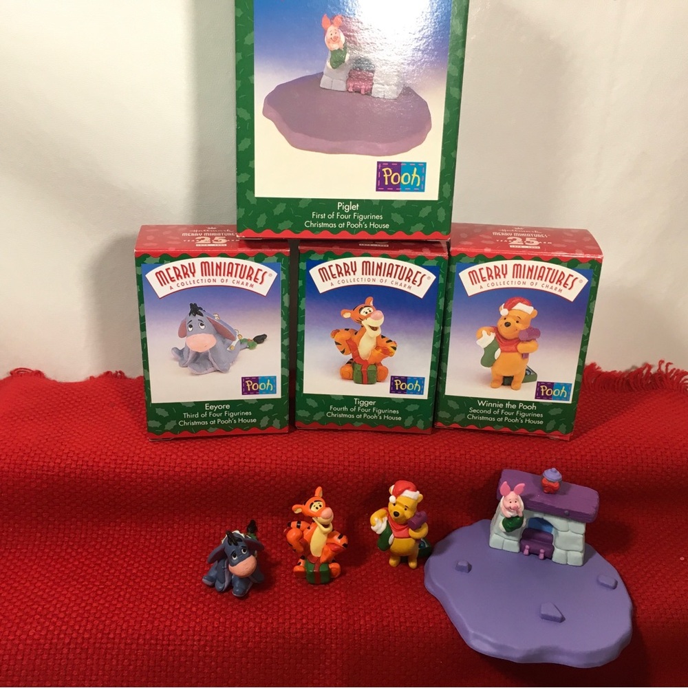 Hallmark Christmas at Winnie the Pooh House Merry Miniatures Complete Set 1999